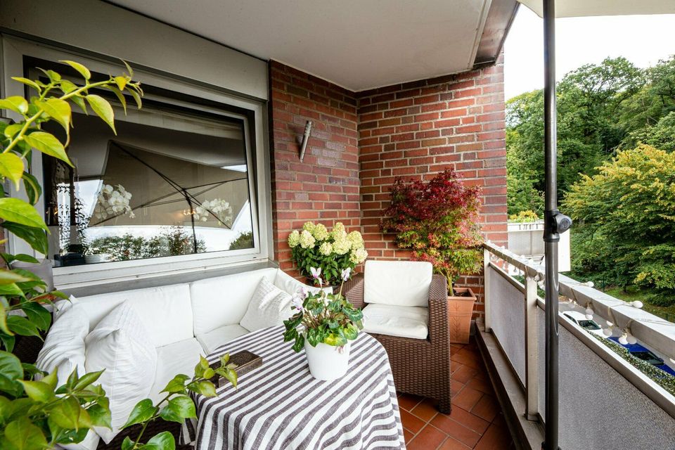 Gehobene 3-Zimmer-Wohnung mit Balkon, EBK, Garage uvm. in Düsseldorf