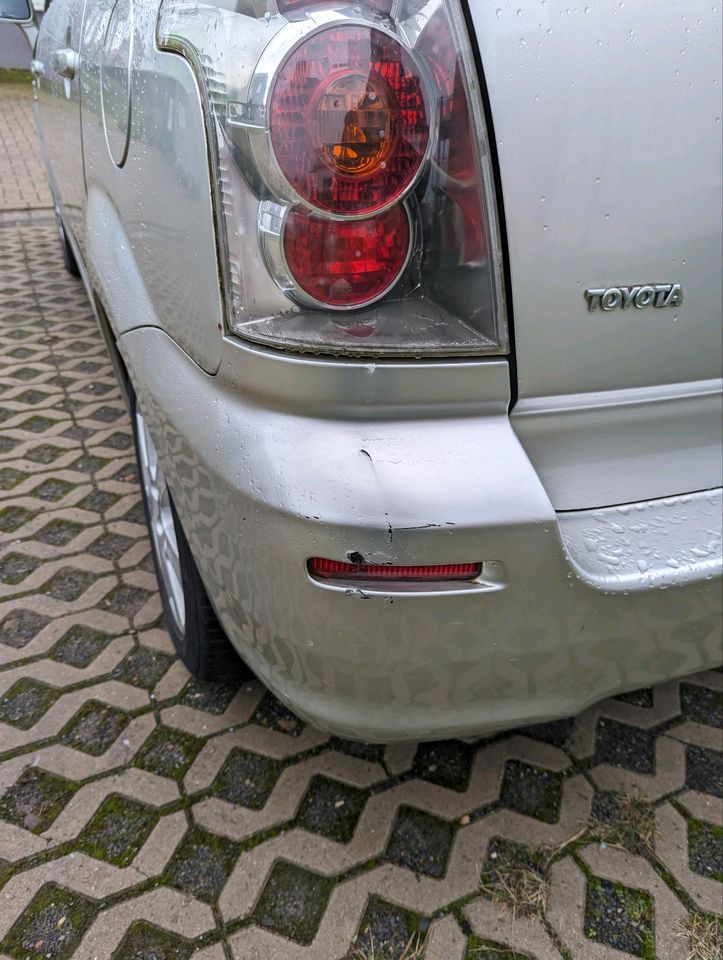 Toyota Corolla Verso 7sitze in Ronnenberg