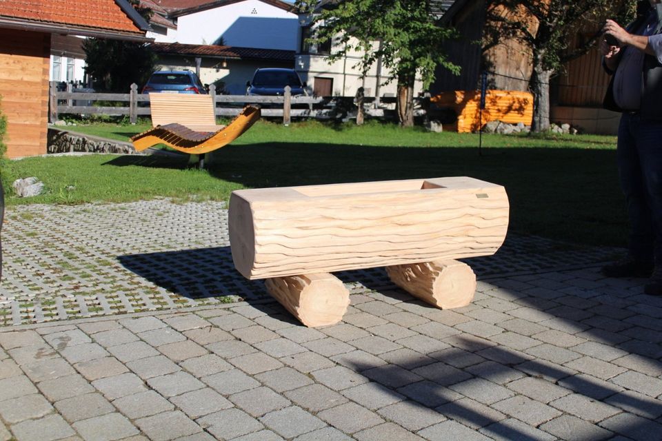 Holzbrunnen Zwiesel Lärchenbrunnen Struktur Wassertrog Blumentrog in Bad Kissingen