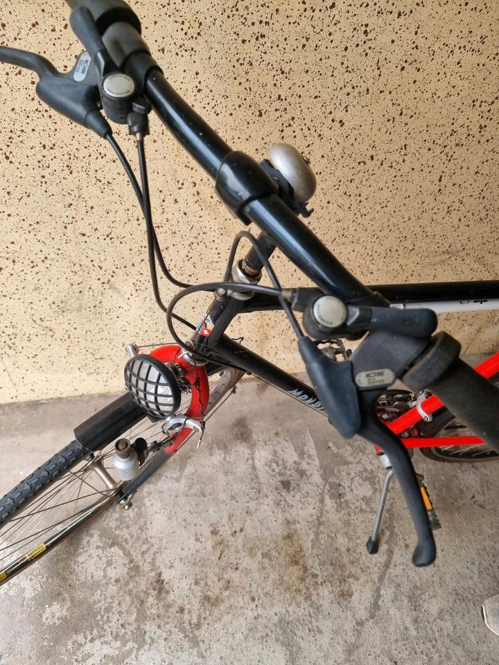 Mondia Herrenfahrrad  rot schwarz 18 Gänge 28 Zoll in Vellmar