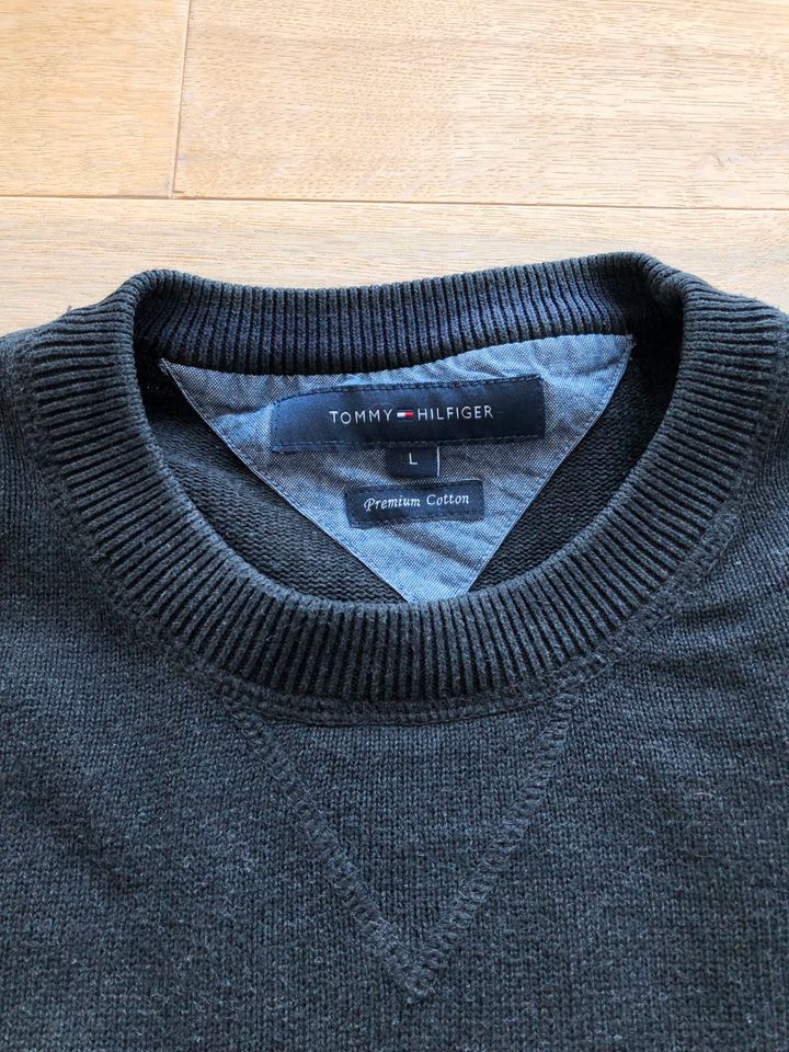 Tommy Hilfiger Cotton Cashmere V-Ausschnitt Gr. M braun in Hückeswagen