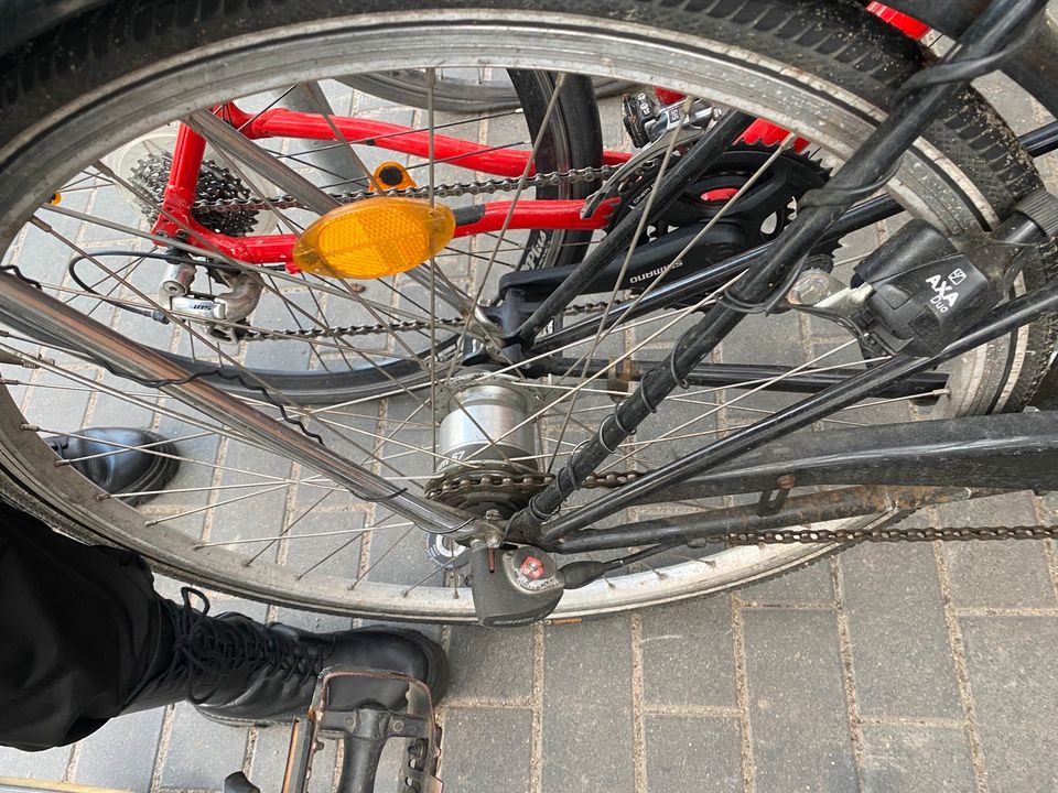 Damenrad in Schwarz | Muss repariert werden in Hamburg