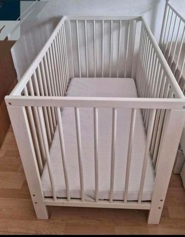 Ikea Gitterbett weiß  Baby Kleinkind in Wadgassen