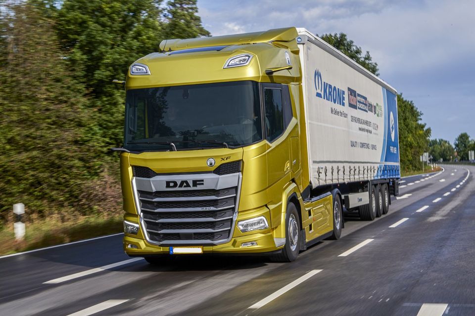 LKW Fahrer im Fernverkehr ab NRW gesucht - Kraftfahrer CE ✅ in Essen