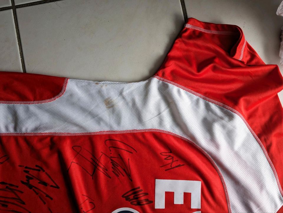 Trikot OFC Kickers Offenbach mit Autogramme in Mömbris