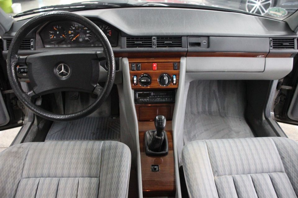 Mercedes-Benz 200E W124 *H-Zulassung* in Essen