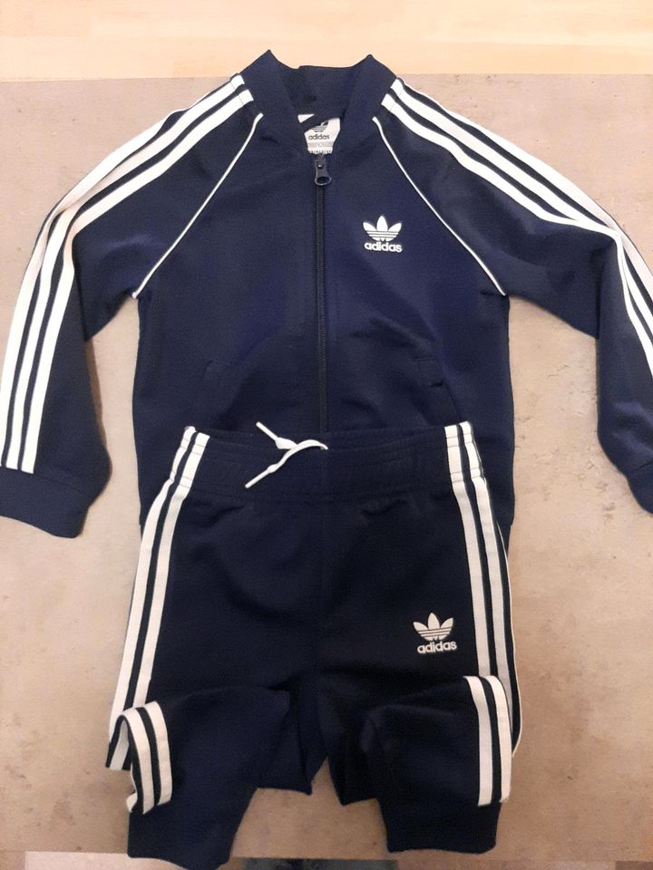 Jogginganzug von Adidas in Idstein