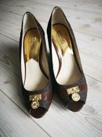 Michael Kors Peeptoe mit Keilabsatz *neuwertig Größe 41 Hessen - Usingen Vorschau