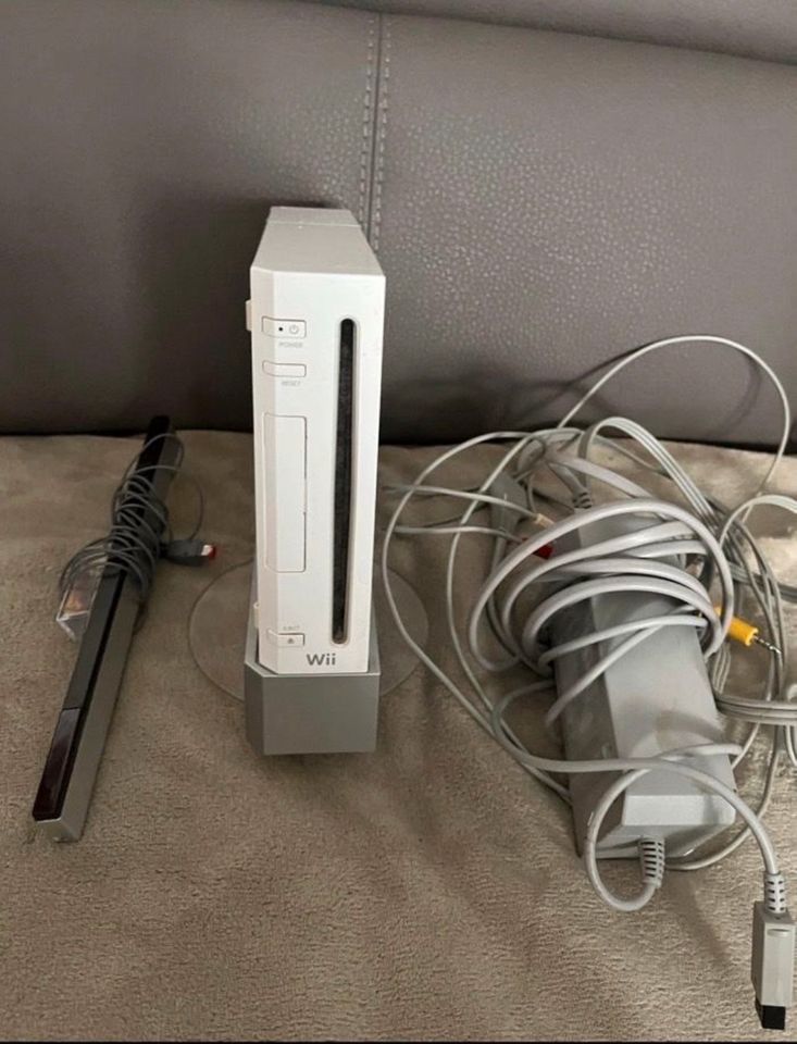 Nintendo Wii Konsole + Zubehör in Haar