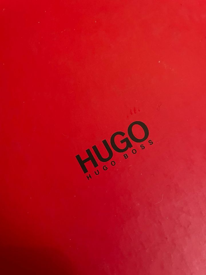 Hugo Boss Sneaker Gr 39 grau rot neuwertig in Büren