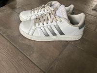 Adidas Sneaker Gr. 38 2 3 in weiß Niedersachsen - Neustadt am Rübenberge Vorschau