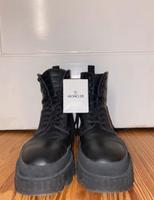 Moncler 70th Anniversary Boots Neuhausen-Nymphenburg - Neuhausen Vorschau