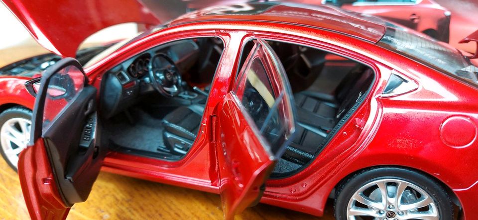 1:18 Mazda 6 ATENZA Rot Metallic Limo ovp in Berlin