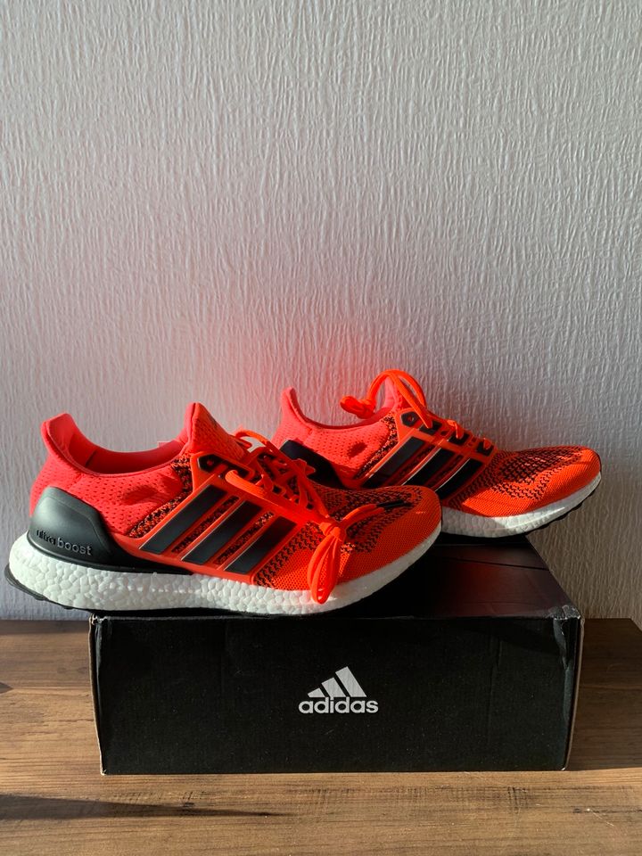 Adidas Ultra Boost 1.0/44,5/Solar Red in Düsseldorf