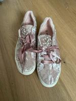 Turnschuhe samt 41 Puma mit Schleife rosa und beige 41 Wandsbek - Hamburg Jenfeld Vorschau