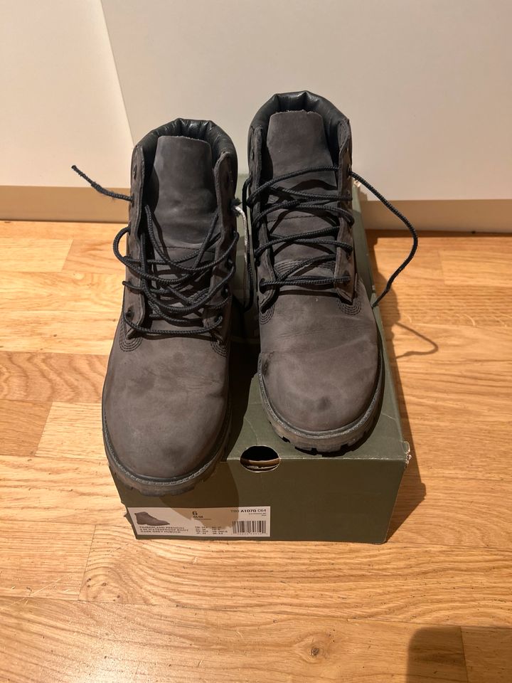 Timberland Premium Boots Gr 39 grau schwarz Nubuk Schnürschuhe in Karlsruhe