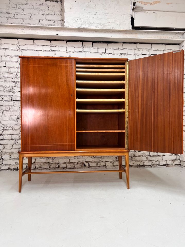 Kleiderschrank / Geschirrschrank mit Lieferung: 40er/50er Schweden Vintage Antik Wohnzimmerschrank Wäscheschrank Schubladen Teak Mid Century Design rar selten in Berlin