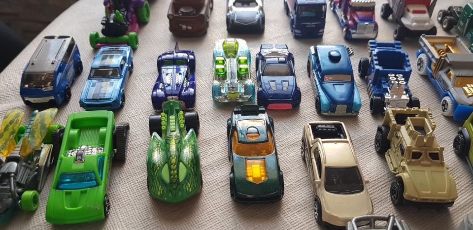 HotWheels Autos Sammlung 50 Stück in Hannover