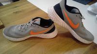 Nike Revolution 5 (4e) Sportschuhe grau orange Gr. 40 Bayern - Collenberg Vorschau