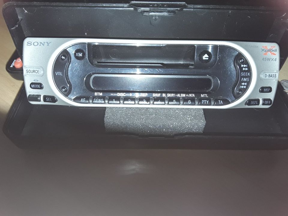 Abnehmbar bedien Teil  für SONY Autoradio  XR-CA430X   45Wx4 in Stuttgart