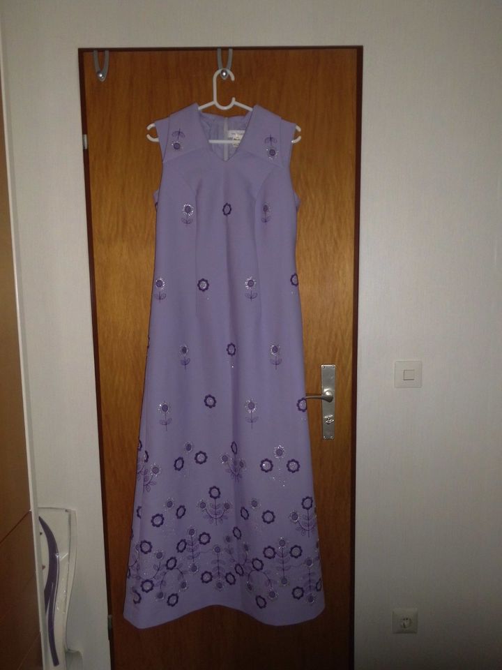 Fliederfarbenes Maxikleid, Abendkleid in Gr. 38/40  (42) in Schwülper