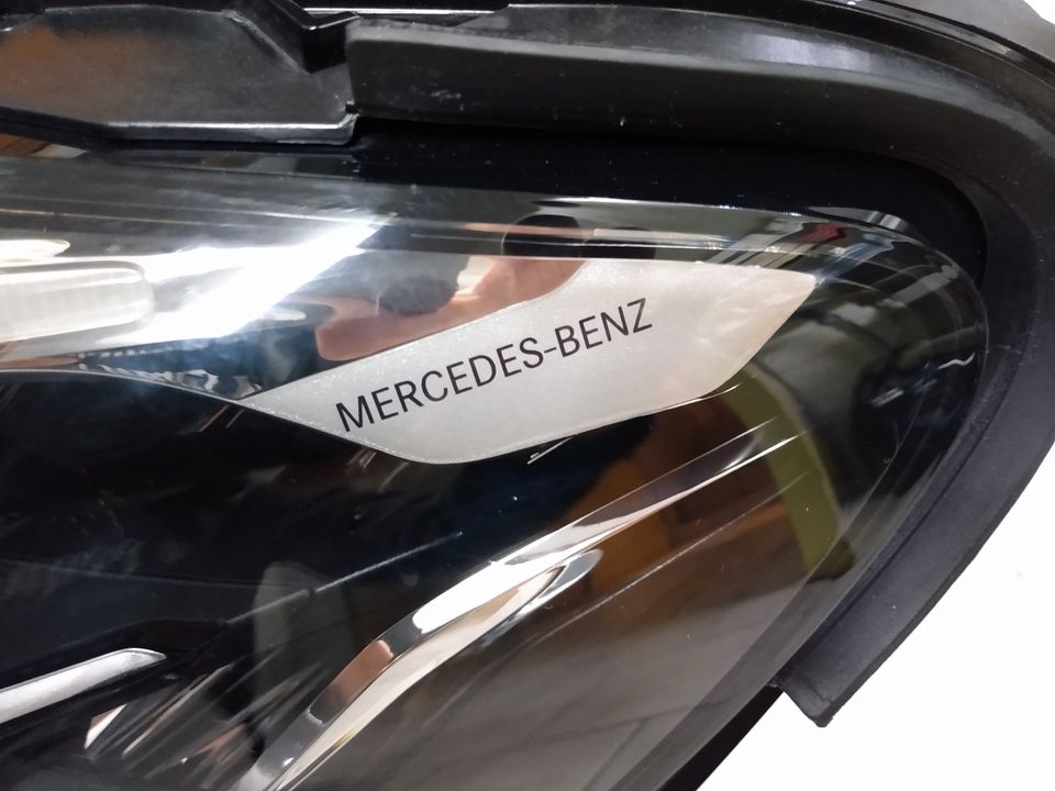 Mercedes Scheinwerfer links A2139067509 top Zustand E Klasse in Florstadt