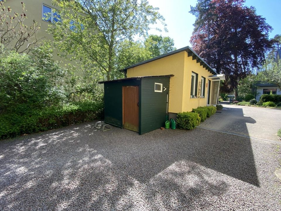 Stilvolle Villa mit Bungalow, Doppelcarport und großem Grundstück in idyllischer Lage zwischen Müritz Nationalpark und Müritz in Waren (Müritz)