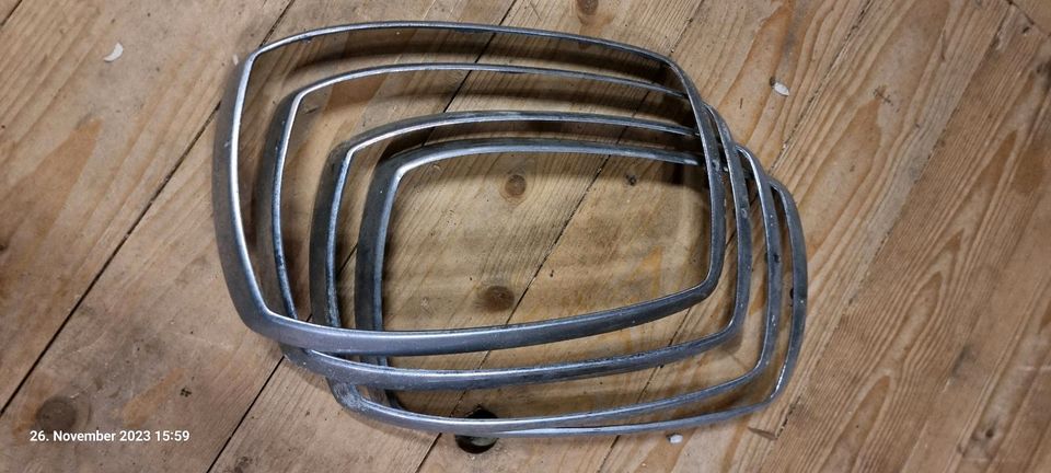 Lampenringe Chromringe Mercedes W114 W115 /8 Strich 8 in Börm