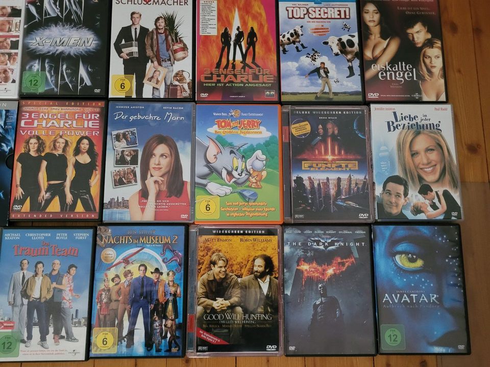 28 DVDs diverse Filme: Avatar, tatsächlich Liebe, Top Gun etc. in Limburg