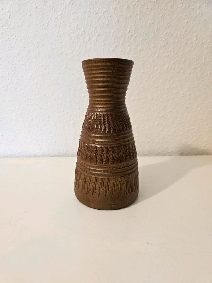 Vase getöpfert handmade braun in Siegburg