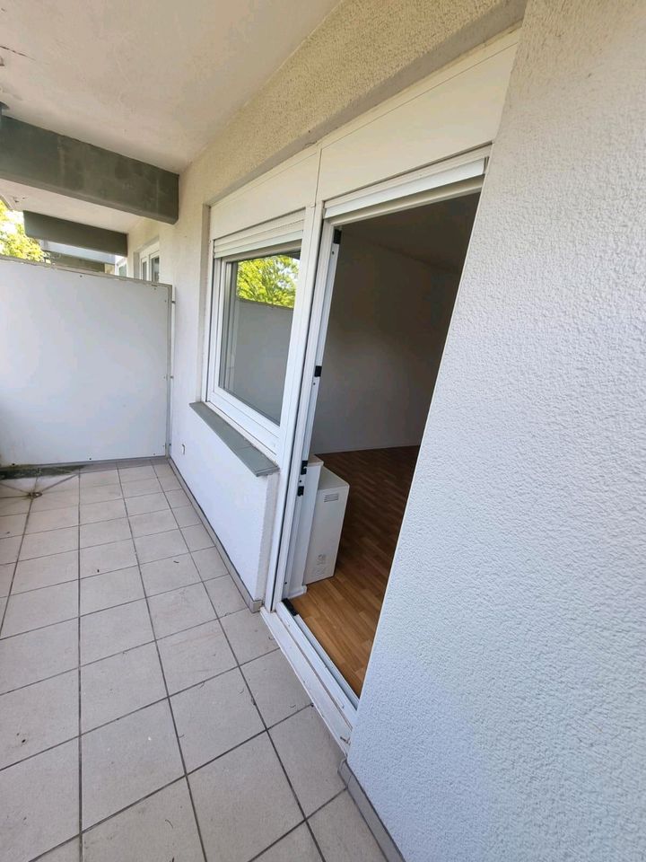 Single Wohnung SLS 1 Zimmer Küche Bad Balkon in Saarlouis