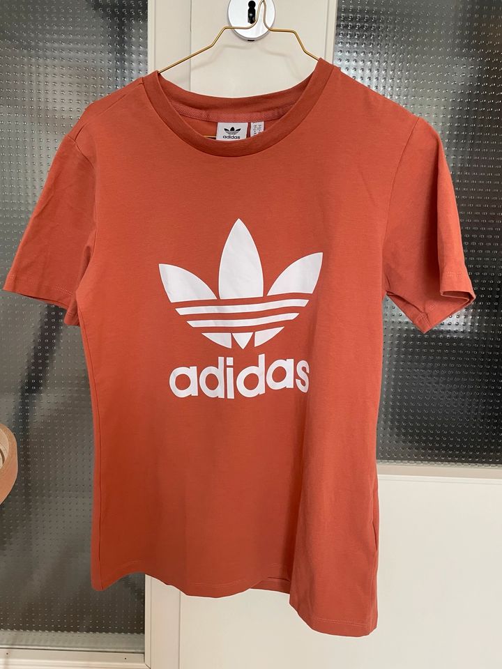Adidas Tshirt Damen Neu in Ennepetal