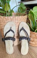 Zehentrenner von Görtz  Leder Gr.38 Flipflops Sandalen Nordrhein-Westfalen - Krefeld Vorschau