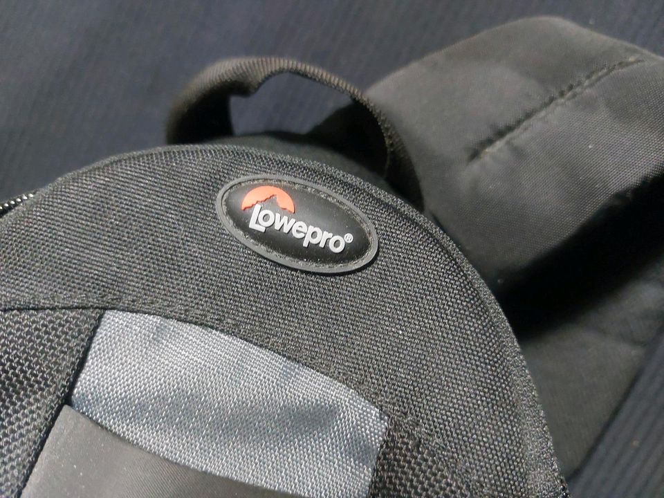 Hochwertiger LOWEPRO FOTORUCKSACK neuwertig Outdoor viel Stauraum in Aachen