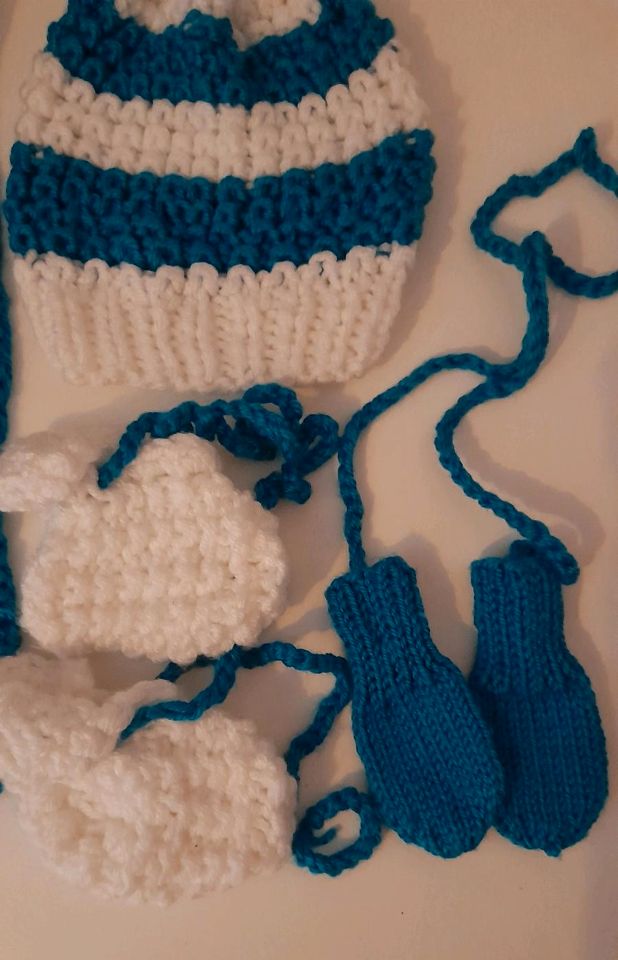 Neu Babyset Neugeborenen Mütze Schal Handschuhe Socken Handmade in Rethwisch
