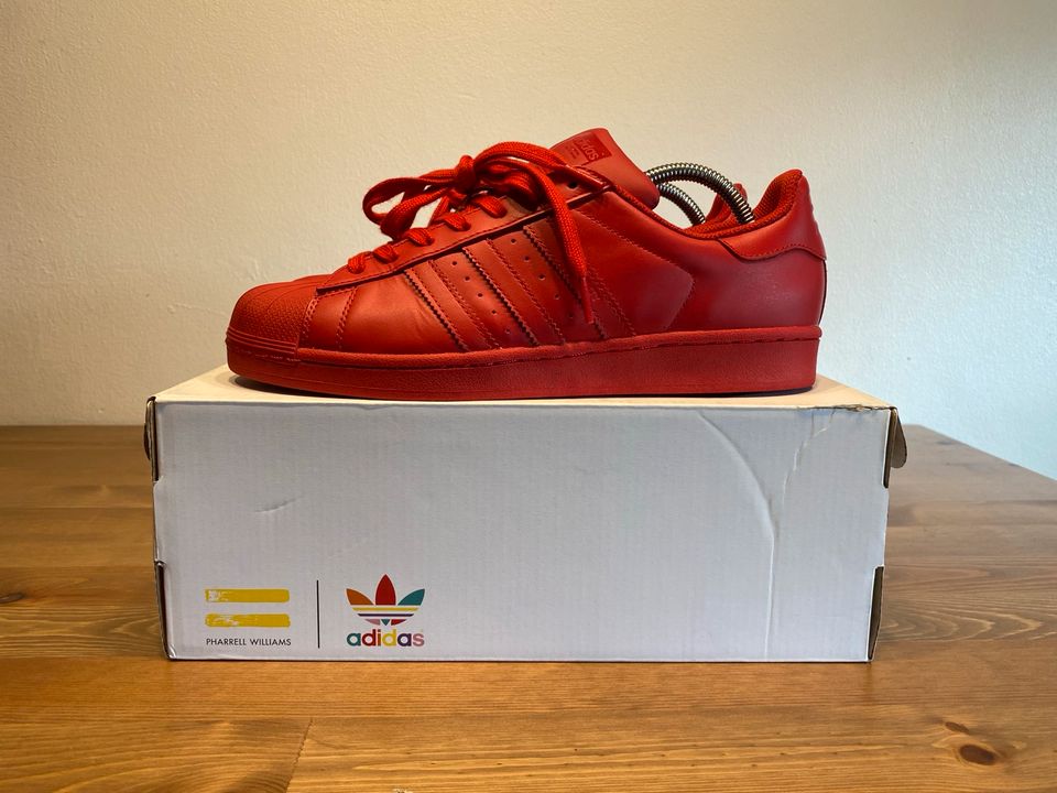 Adidas Superstar Pharrell Williams in Düren