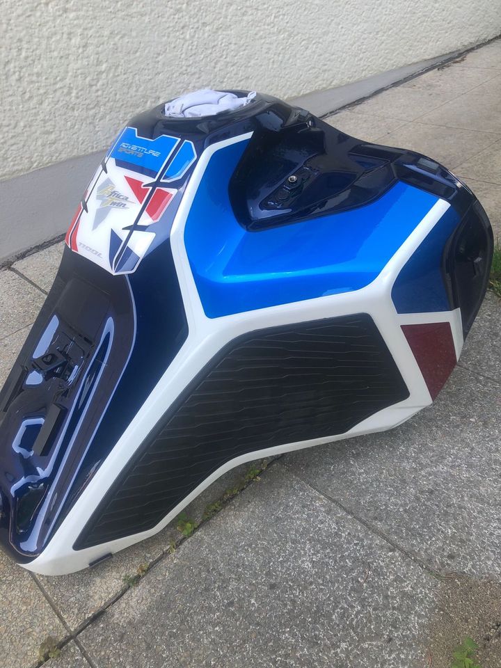 Motorrad Tank Honda CRF 1100 Tricolor in Haibach