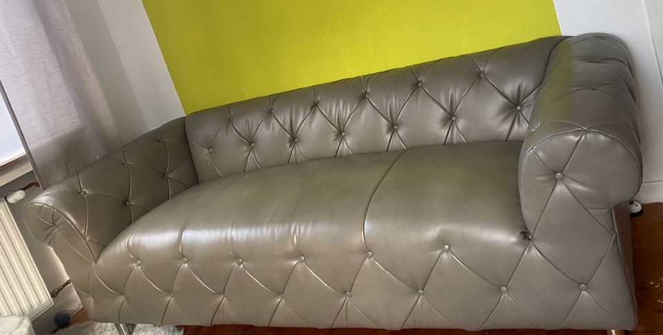 Chesterfield Sofa 3 bis 4 sitzer in Moers