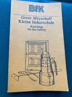 Kleine Imkerschule Grete Meyerhoff Bienenvolk Bienenhaltung Imker Mecklenburg-Vorpommern - Wendorf Vorschau