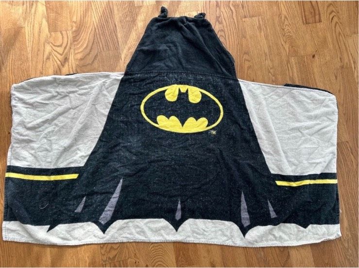 Batman Badetuch für Kindern in gutem Zustand in Düsseldorf