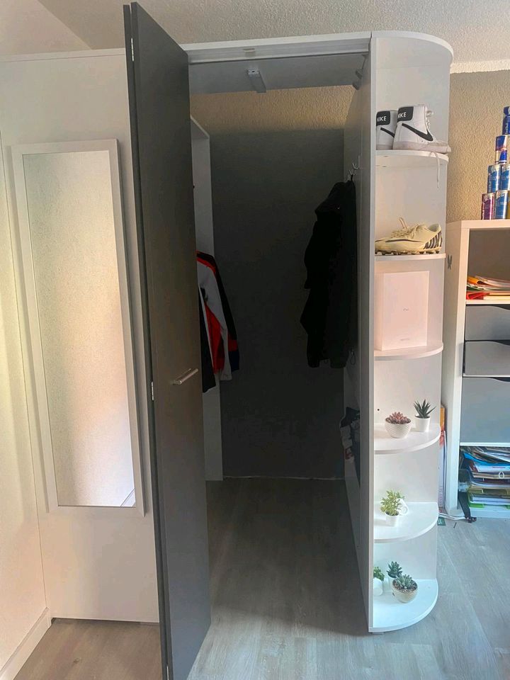 Begehbarer Kleiderschrank in Ilmtal-Weinstraße