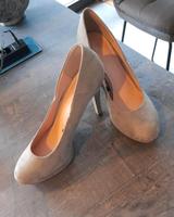 graue Pumps Wildleder Optik Saarland - Saarwellingen Vorschau