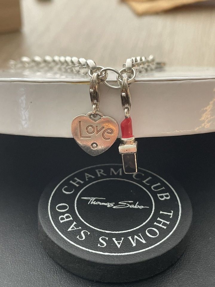 Sehr süßer Thomas Sabo Charm *Lippenstift in rot* Carm-Club in Jülich