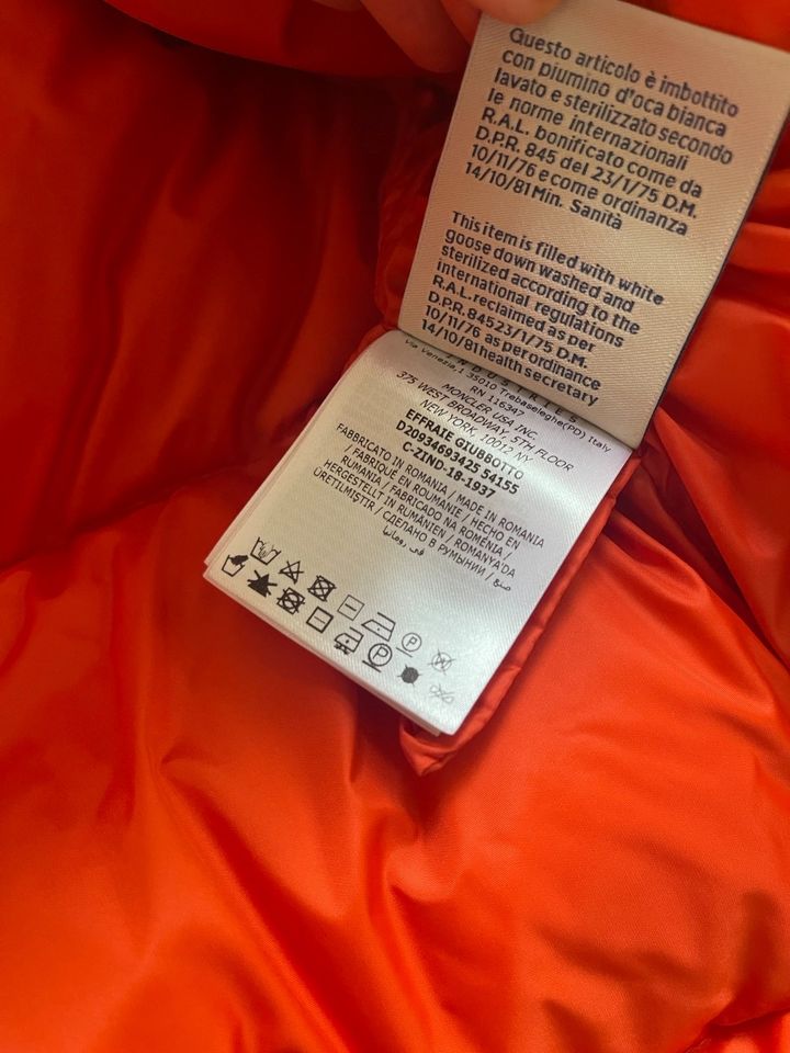 Moncler Jacke orange in Hamburg