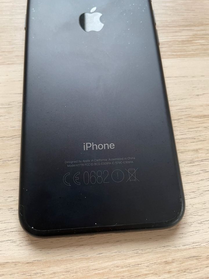 iPhone 7 / 32GB / schwarz in Glandorf