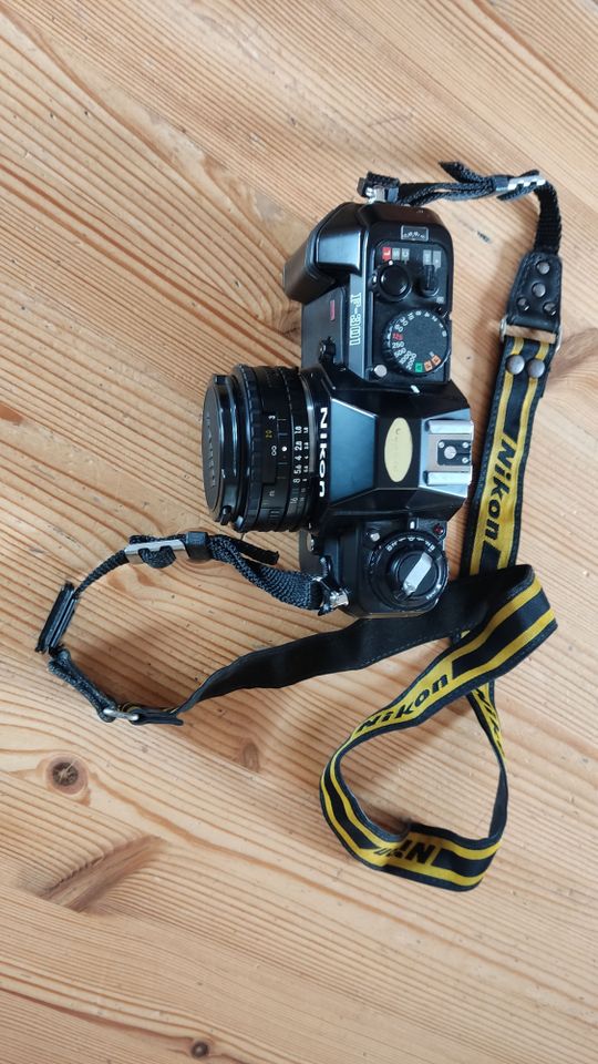 Spiegelreflexkamera Nikon F 301 inkl. Zubehör in Wallgau