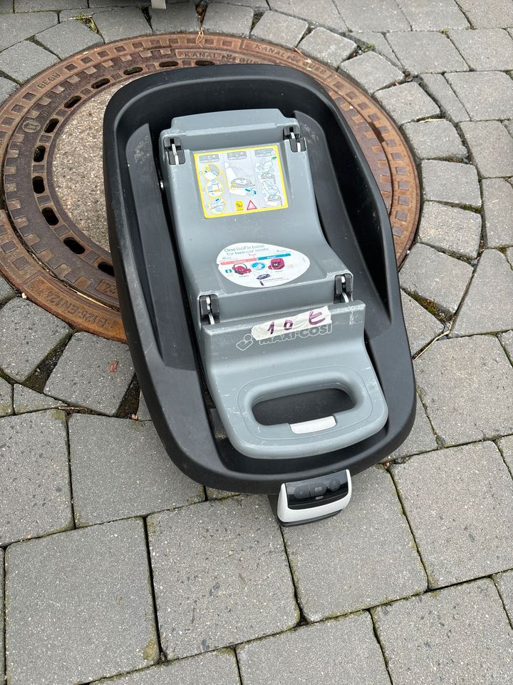 Maxi Cosi isofix base in Leverkusen