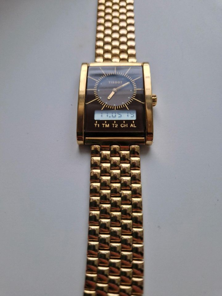 Tissot Uhr Vintage / Swiss Quartz / two timer/ gold in Böblingen