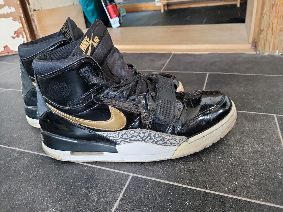 Nike Air Jordan Legacy 312 Schwarz/Gold 46 gebraucht Top Zustand in Wildau