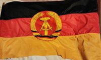 Alte DDR Flagge auf Stock 90x60 Sachsen - Neustadt Vorschau